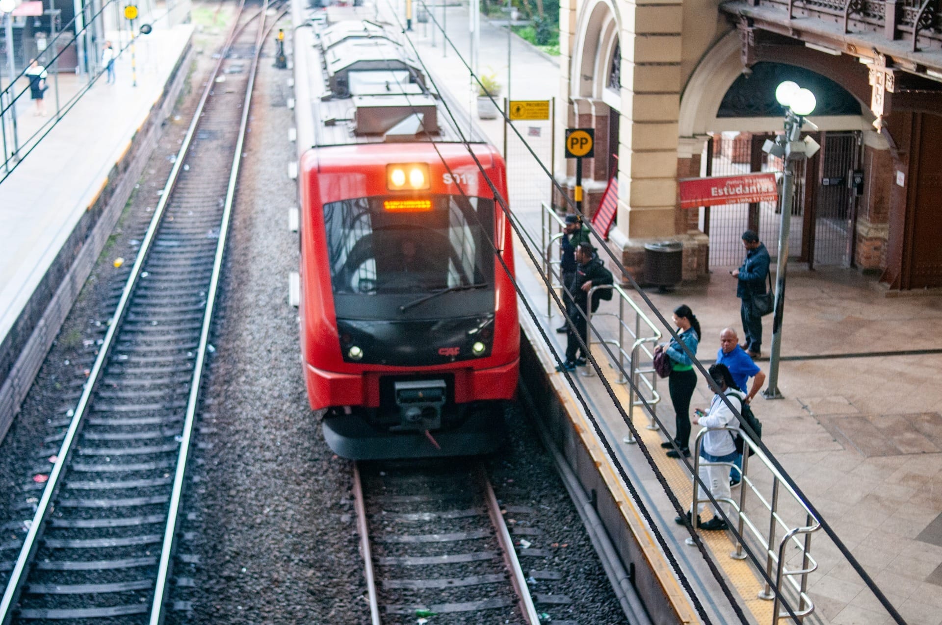 Greve: Linha 13 opera com velocidade reduzida; 11 e 12 têm operação parcial - QTU Questões do Universo