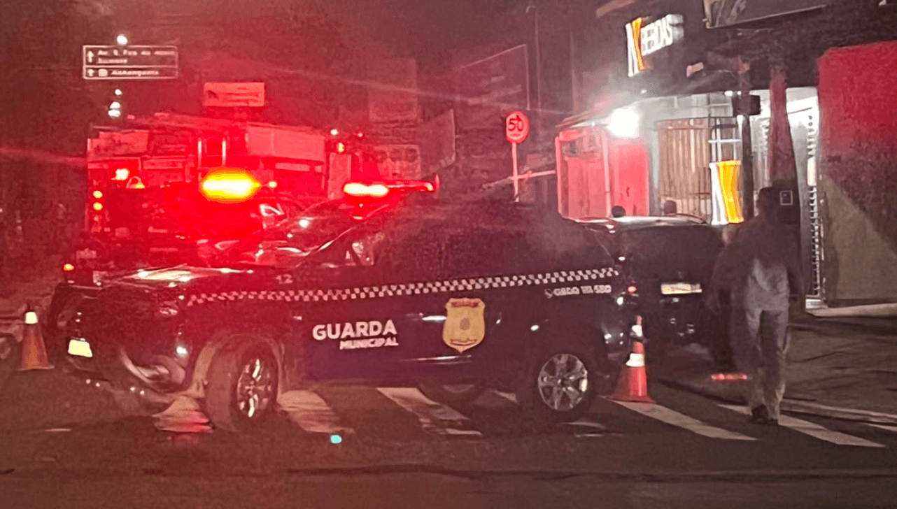 Incêndio destrói cinco carros em oficina mecânica em Hortolândia - QTU Questões do Universo