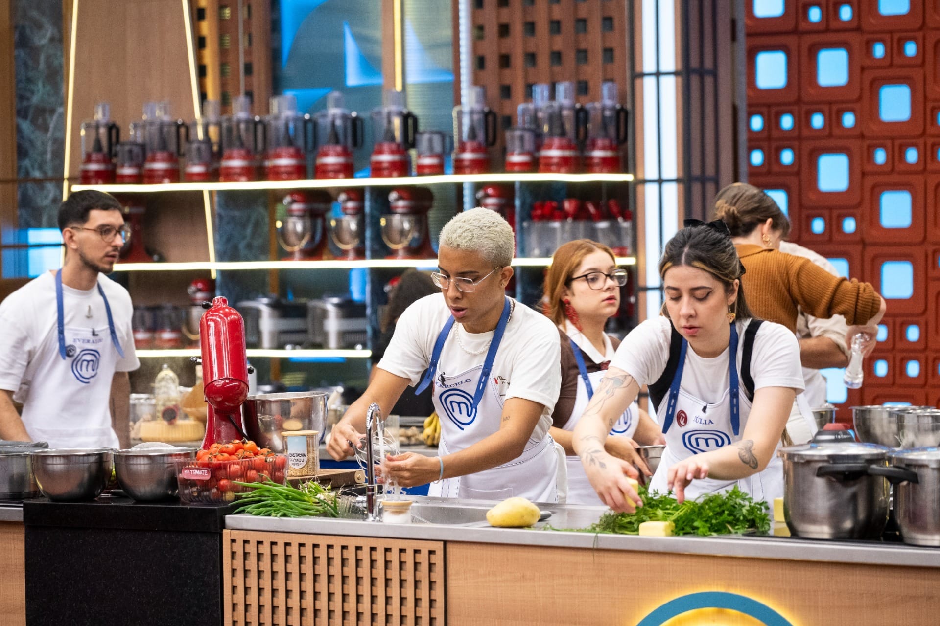 Marcelo acusa Aline de jogar sujo no MasterChef após confusão por cupuaçu - QTU Questões do Universo