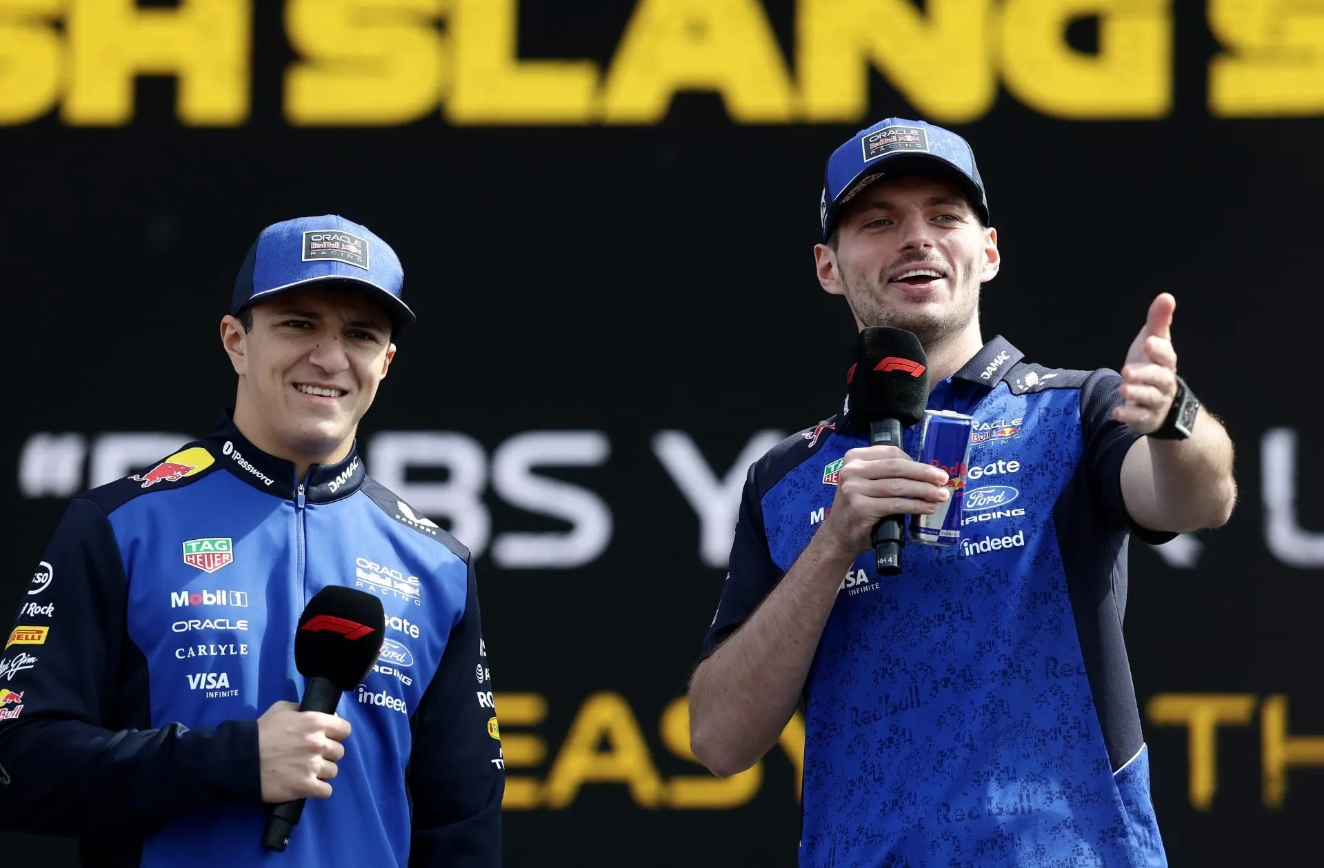 Max Verstappen e Isack Hadjar