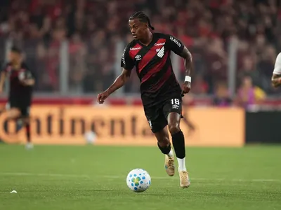 Odair Hellmann analisa estreia de Kerwin Vargas pelo Athletico