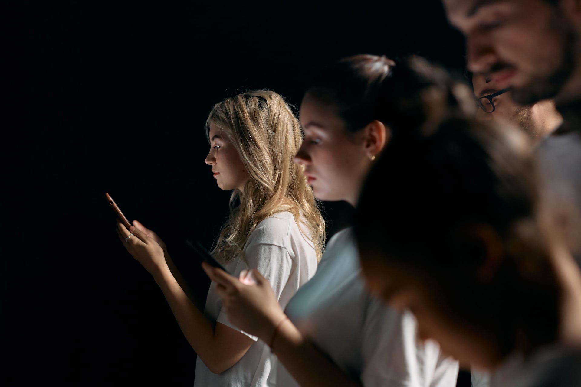 O tempo diante das telas já preocupa psiquiatras no mundo todo