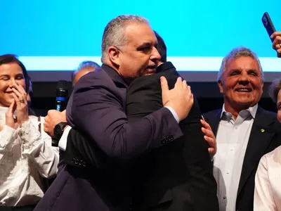 Vice de Flávio aciona STF para pedir exame de DNA após acusação de estupro