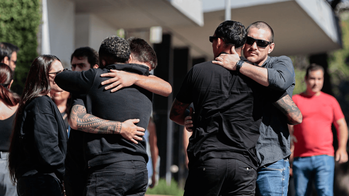 FOTOS: amigos e familiares se despedem de Allan Puro Osso em velório em SP