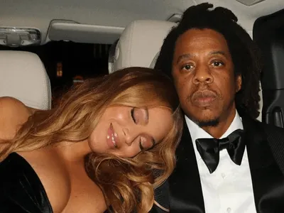 Beyoncé lança remix com Jay-Z e manda recado a haters: "Só fazemos amor"