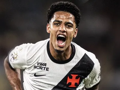 Brenner celebra gols e classificação do Vasco e manda recado à torcida