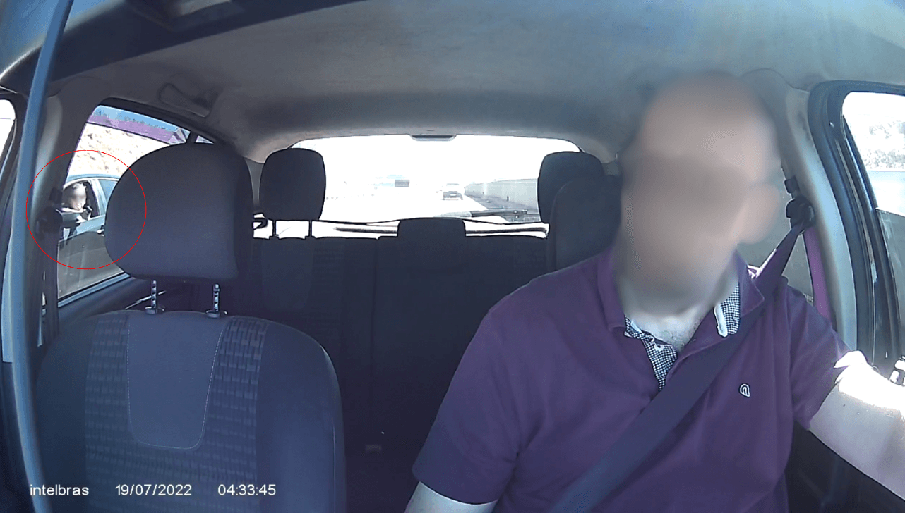 VÍDEO: CAC é preso após atirar em motorista de aplicativo enquanto dirigia
