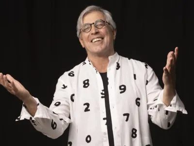 Ivan Lins faz show de 80 anos em Curitiba na véspera dos Pais