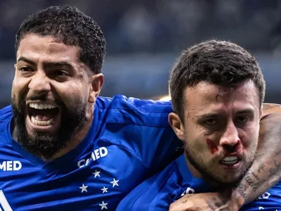 Volante do Cruzeiro fratura o nariz em lance do gol contra a Chape; confira