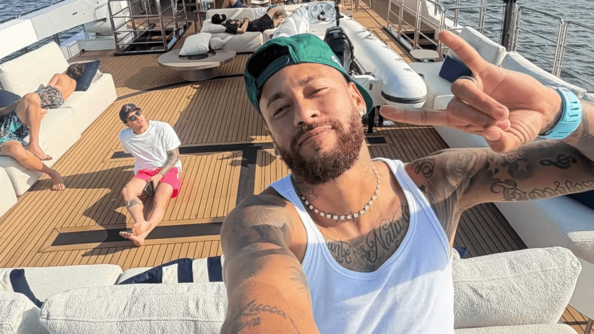 Neymar posta foto com legenda irônica após ser chamado de vagabundo - QTU Questões do Universo