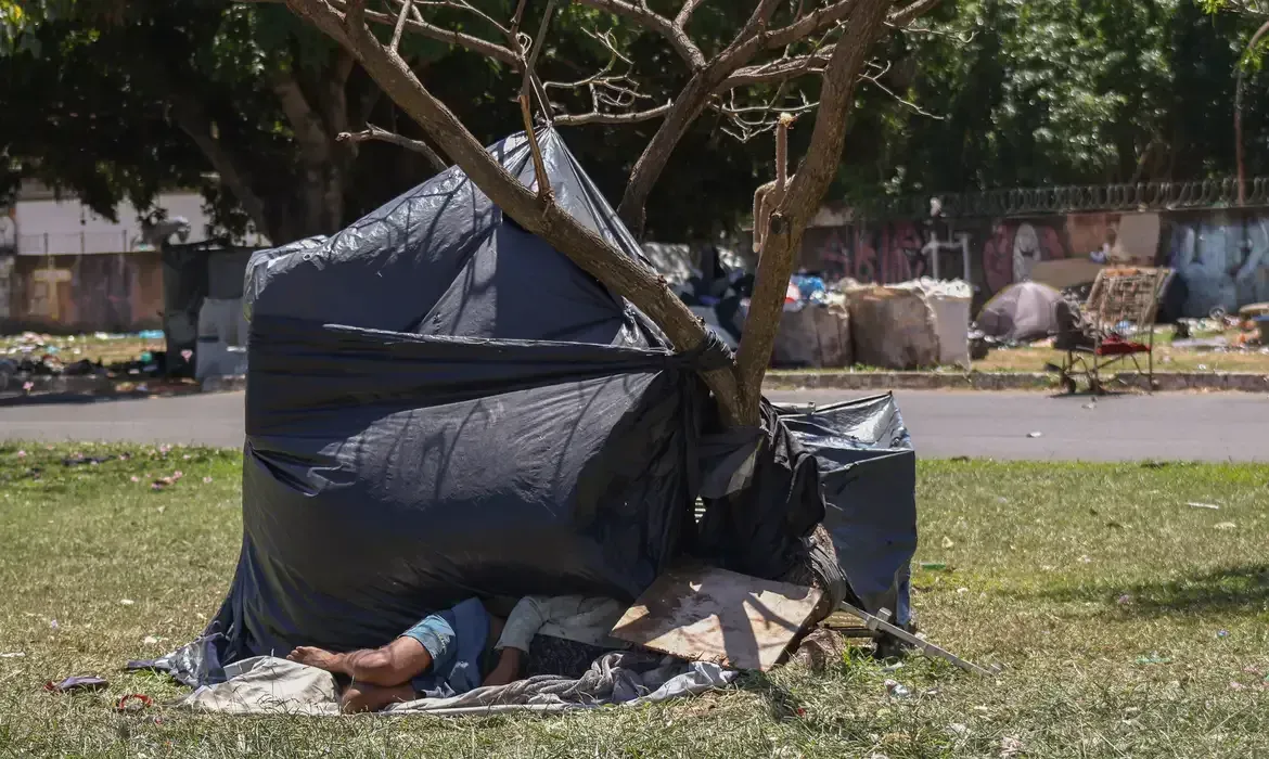 TRE-RJ busca regularizar situação eleitoral de pessoas em situação de rua - QTU Questões do Universo