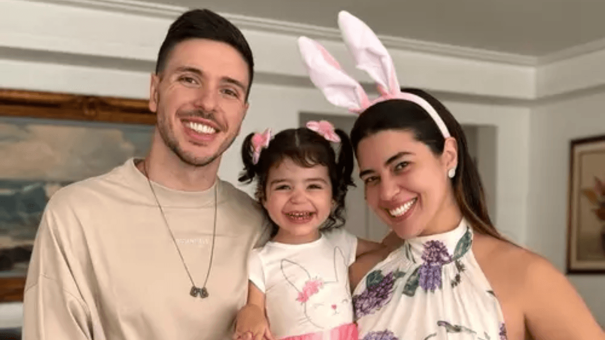 Vivian Amorim diz que cria filha com Leo Hirschmann sozinha: "Sou mãe solo" - QTU Questões do Universo