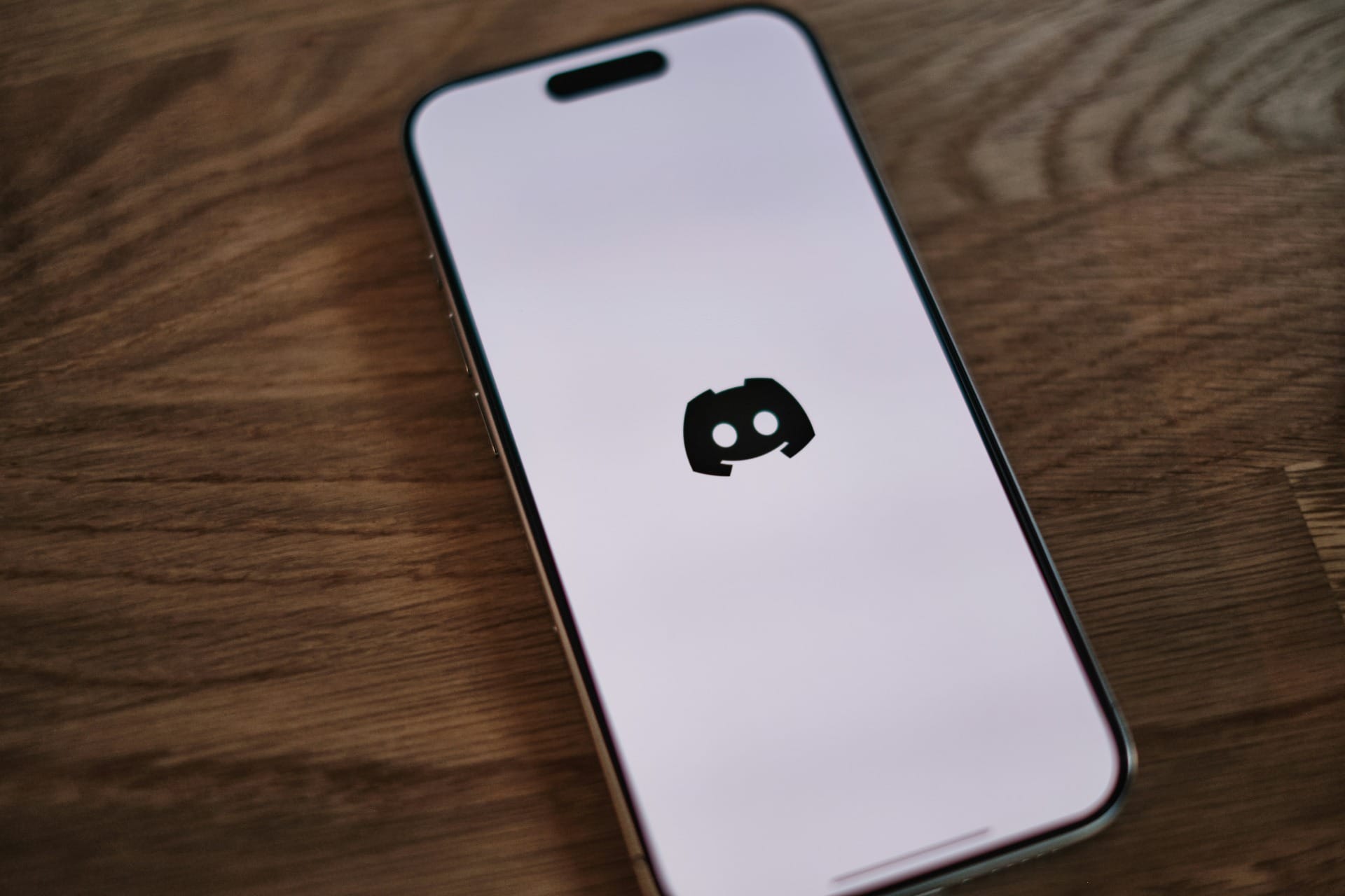 AGU pedirá suspensão do Discord no Brasil após violência contra menor