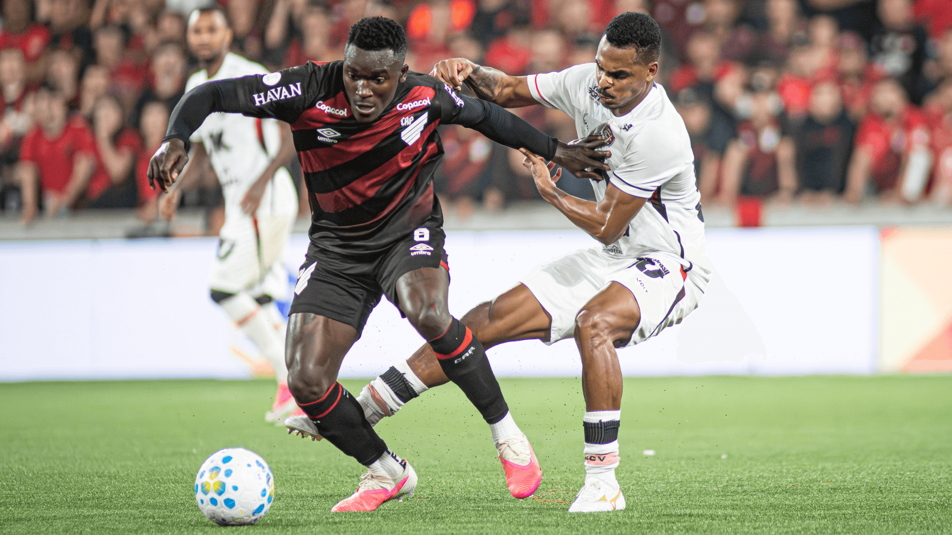 Vitória x Athletico-PR: prováveis escalações do duelo da Copa do Brasil