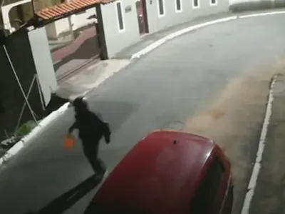 Polícia procura homem que ateou fogo em carro de vereador em BH