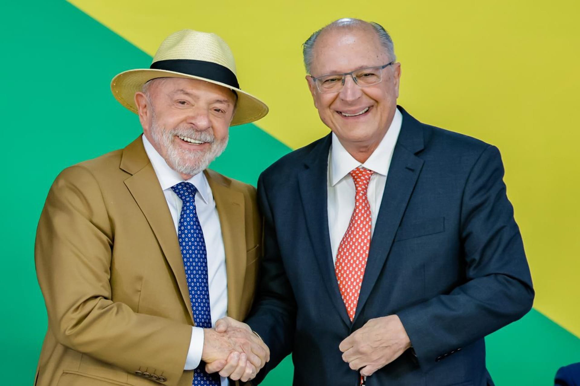 Lula lidera tempo de propaganda e verba do fundão na corrida ao Planalto