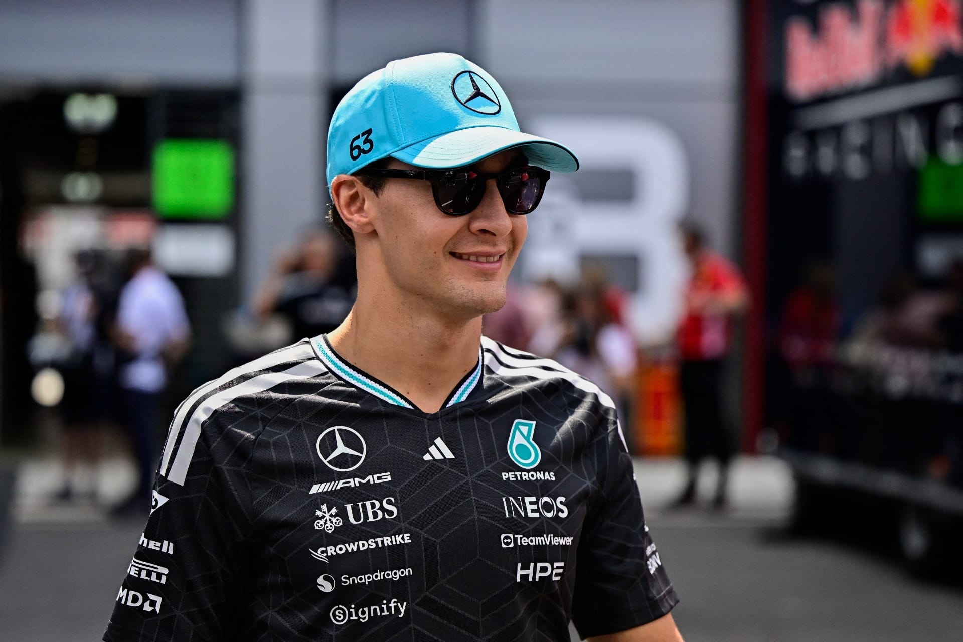 F1: Russell fala sobre momento em 2026 e faz analogia com futebol - QTU Questões do Universo
