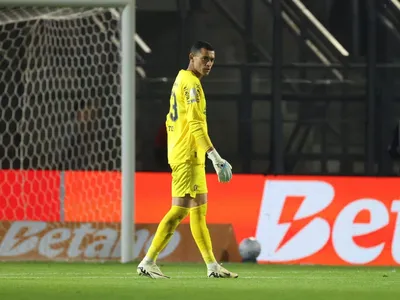Falhas de Santos marcam goleada e queda do Athletico na Copa do Brasil