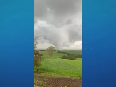 Tornado atinge cidade do RS e ciclone bomba põe estado em alerta vermelho