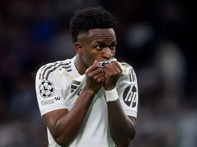 Ex-Chelsea debocha de torcedores do Arsenal após negociação com Vini Jr
