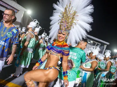 Aos 51, Viviane Araújo rebate etarismo no Carnaval: 'Não compro essa ideia'