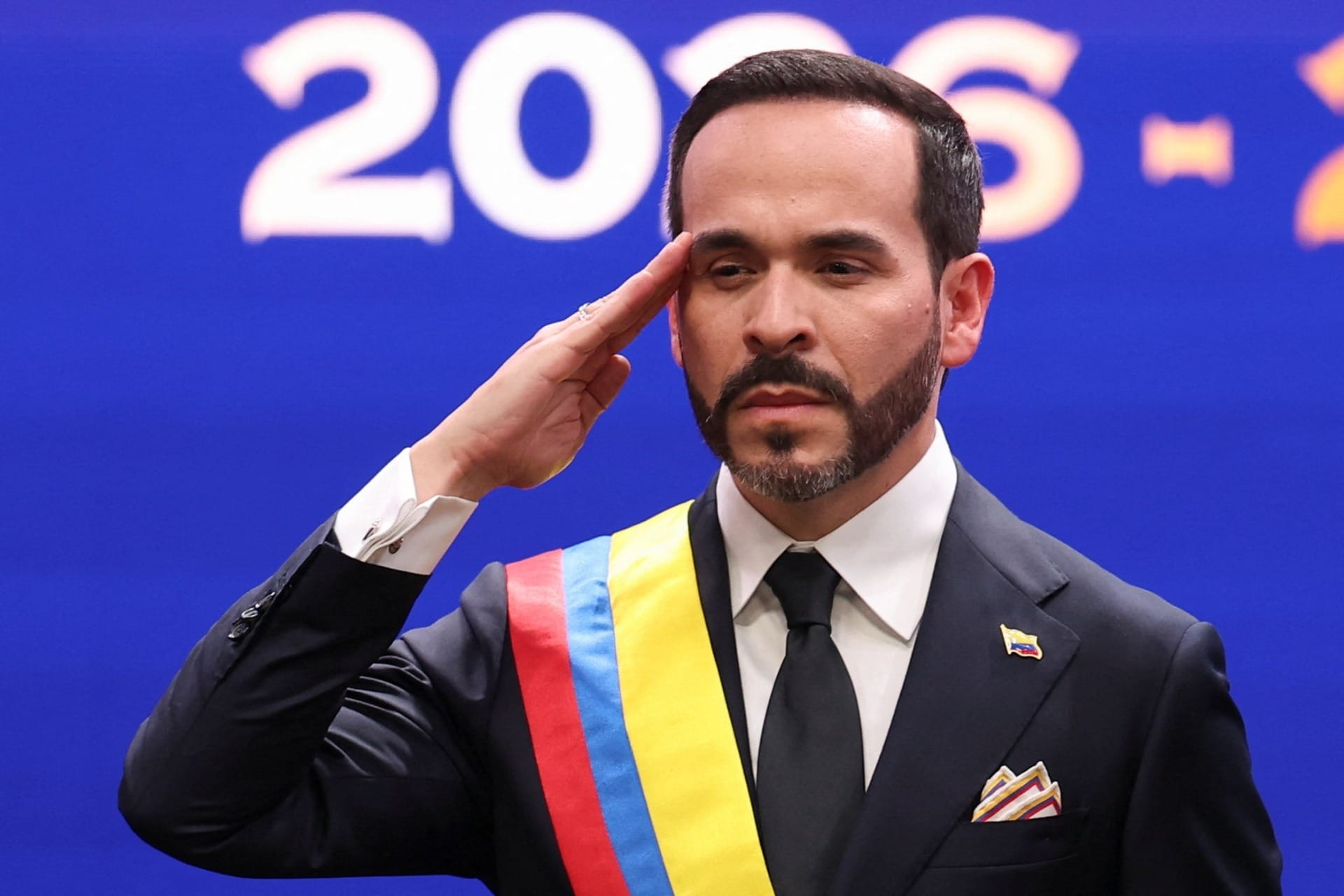 Novo presidente da Colômbia toma posse e promete ofensiva contra o crime