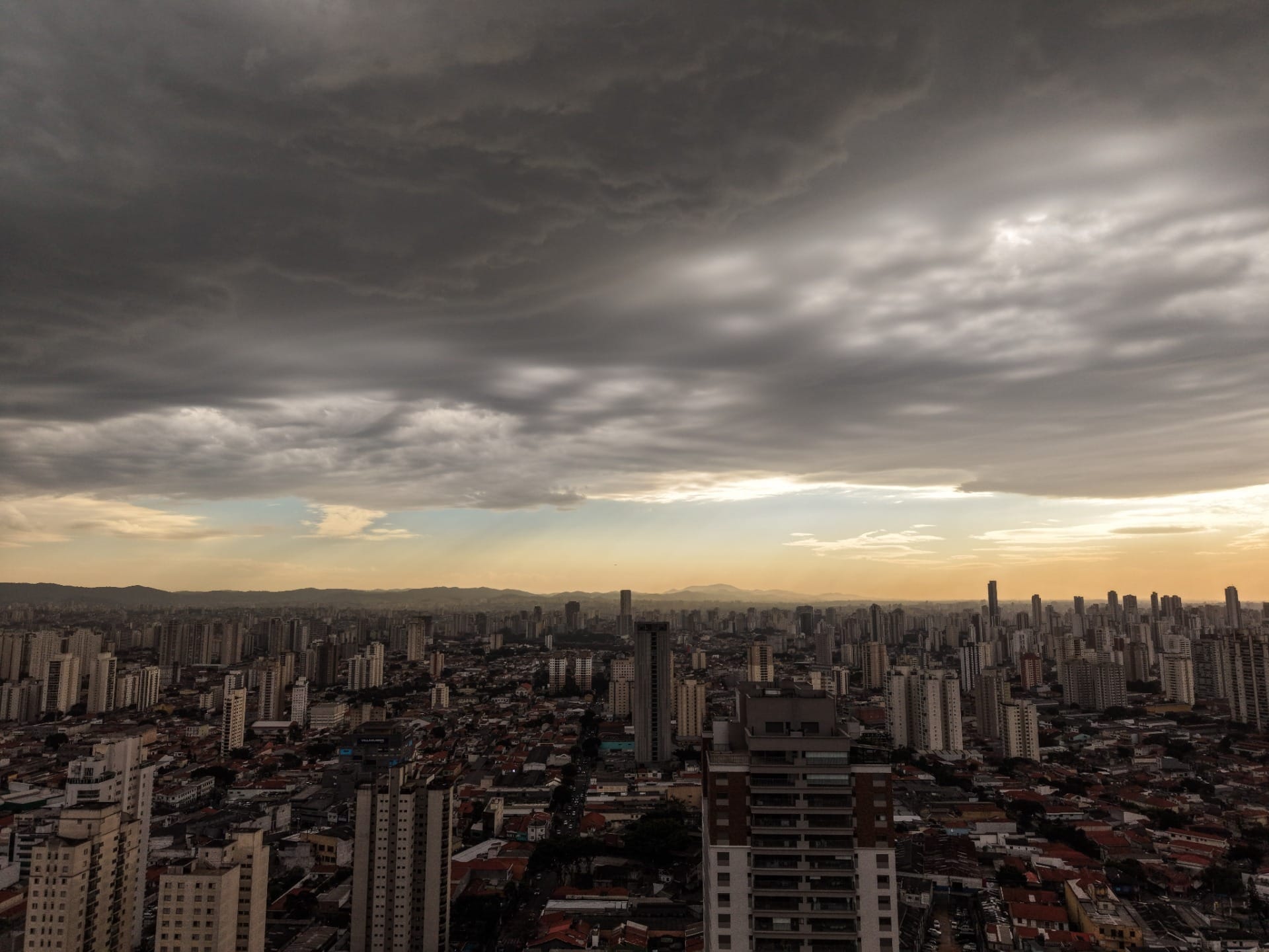 Tornado no Sul, alerta laranja em SP: o que esperar do 'ciclone bomba'