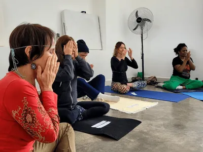 Campinas realiza oficina gratuita de yoga, poesia e sensibilização corporal