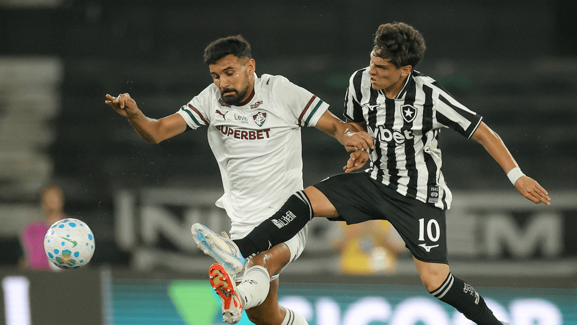 Botafogo sai na frente, mas Fluminense reage e arranca empate no clássico