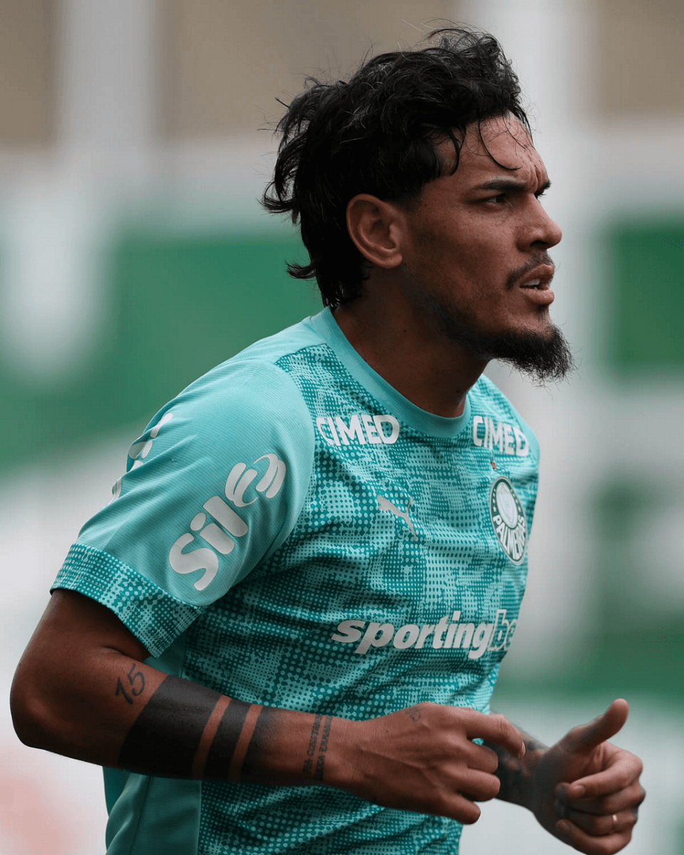 Gustavo Gómez volta a treinar no campo, mas é desfalque contra o Inter