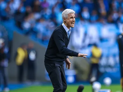 Luís Castro responde à torcida do Grêmio após ser chamado de ‘burro’