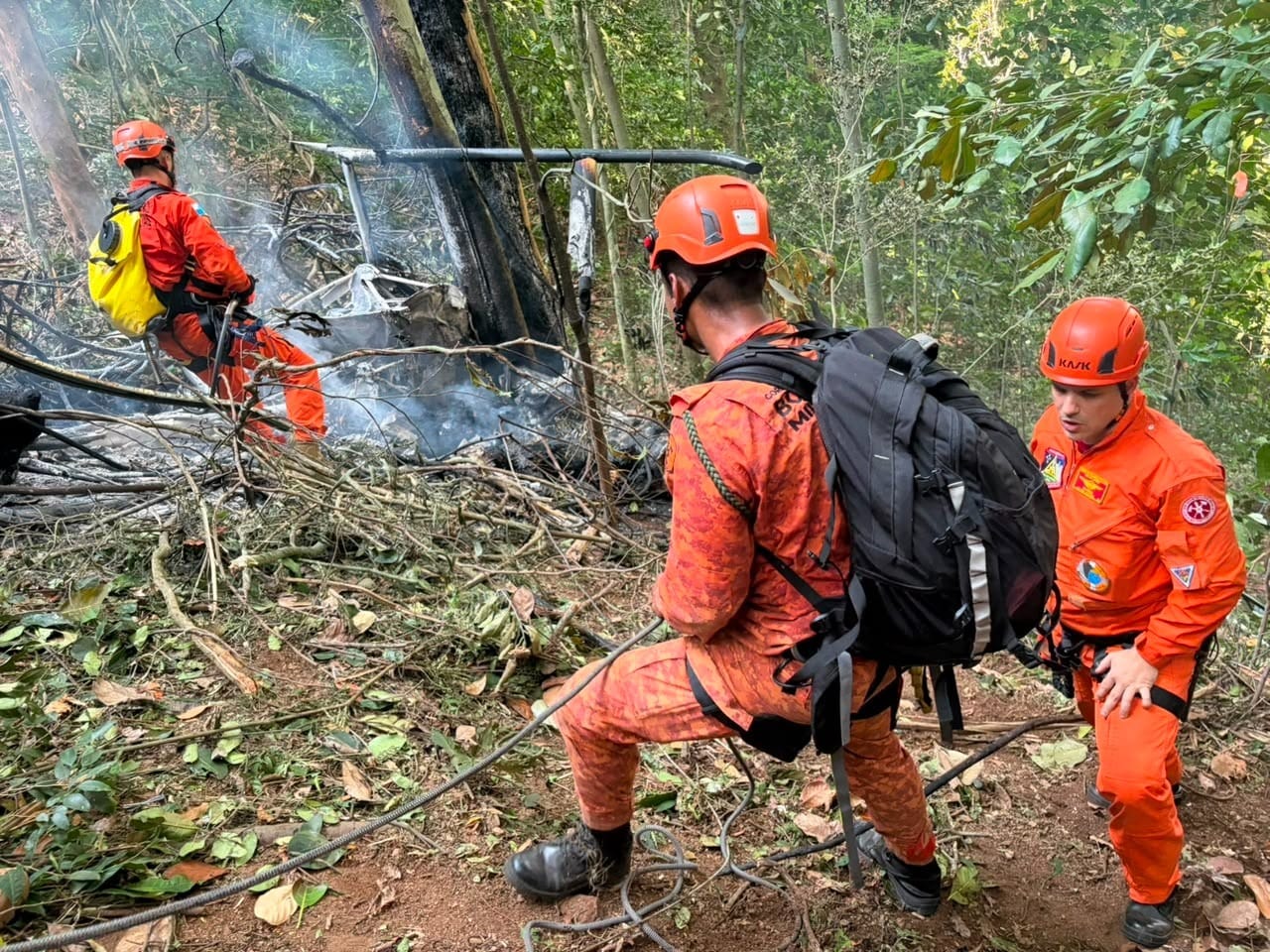 Queda de helicóptero no RJ: família cobra agilidade na liberação dos corpos