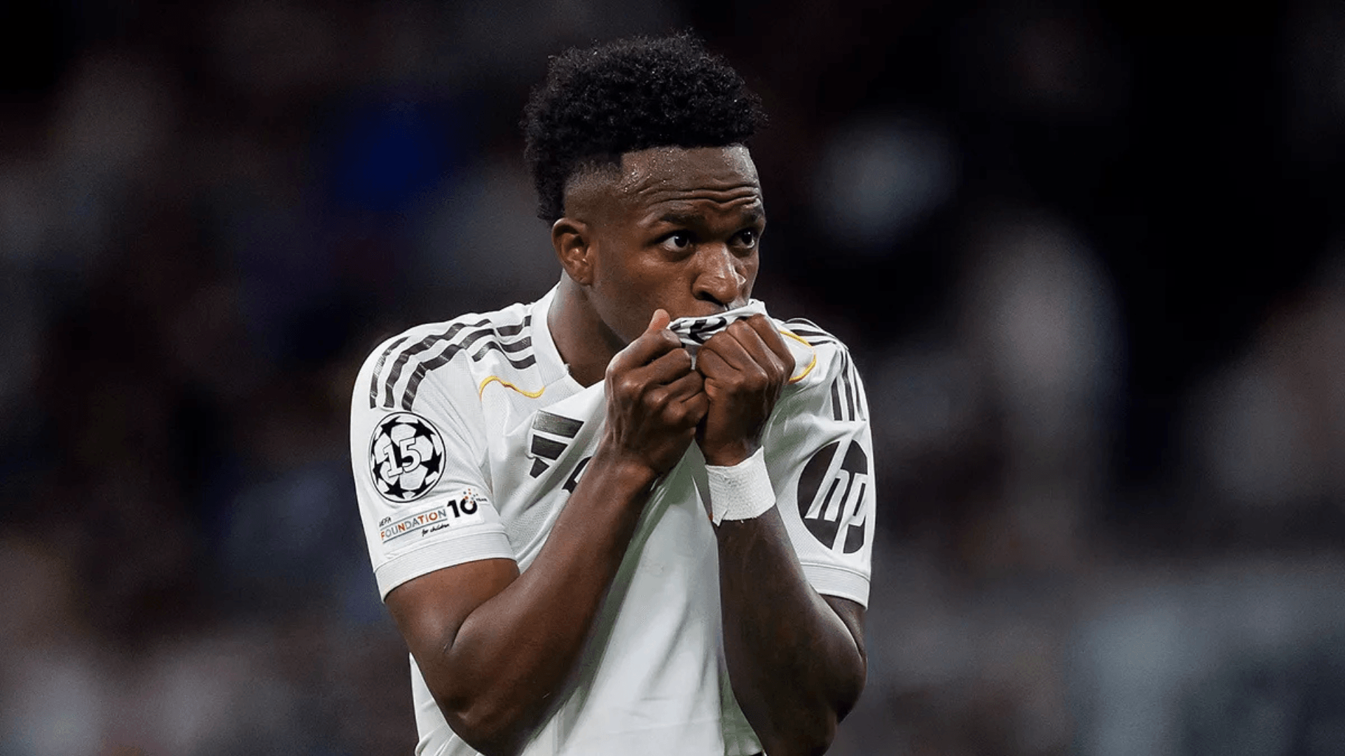 Vini Jr. se declara ao Real Madrid após renovação de contrato