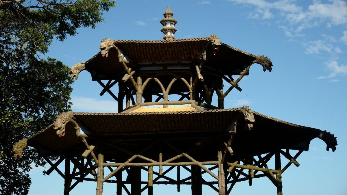 Helicóptero cai em área de mata e deixa 4 mortos na Vista Chinesa, no RJ