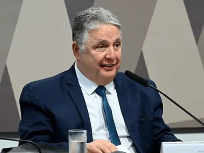 Justiça manda Garotinho cumprir sentença que suspende direitos políticos