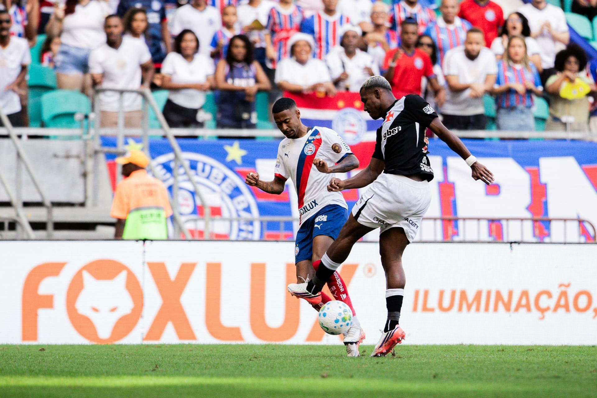 Vasco e Bahia têm gols anulados e empatam em 0 a 0 em Salvador