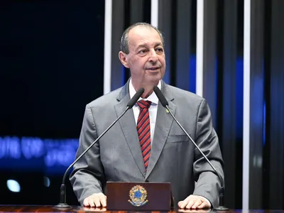 Aziz mantém texto do fim da 6x1, defende aprovação e rejeita flexibilização
