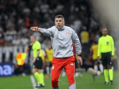 Técnico do Internacional detona arbitragem após empate com Palmeiras