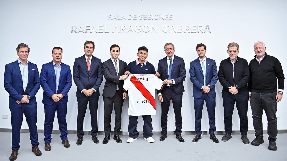 Almada assina contrato com o River Plate; veja detalhes do acordo