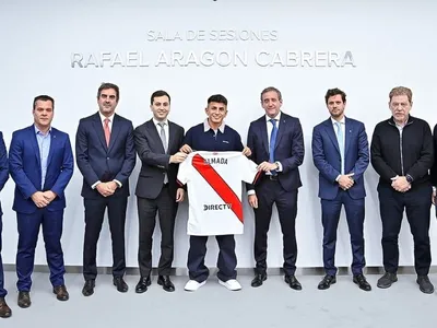 Almada assina contrato com o River Plate; veja detalhes do acordo