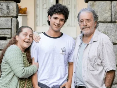 Ator de "Quem Ama Cuida" desabafa sobre homofobia: "Ainda tem muita gente"