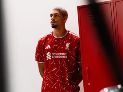 Liverpool anuncia contratação de Ronald Araújo, do Barcelona