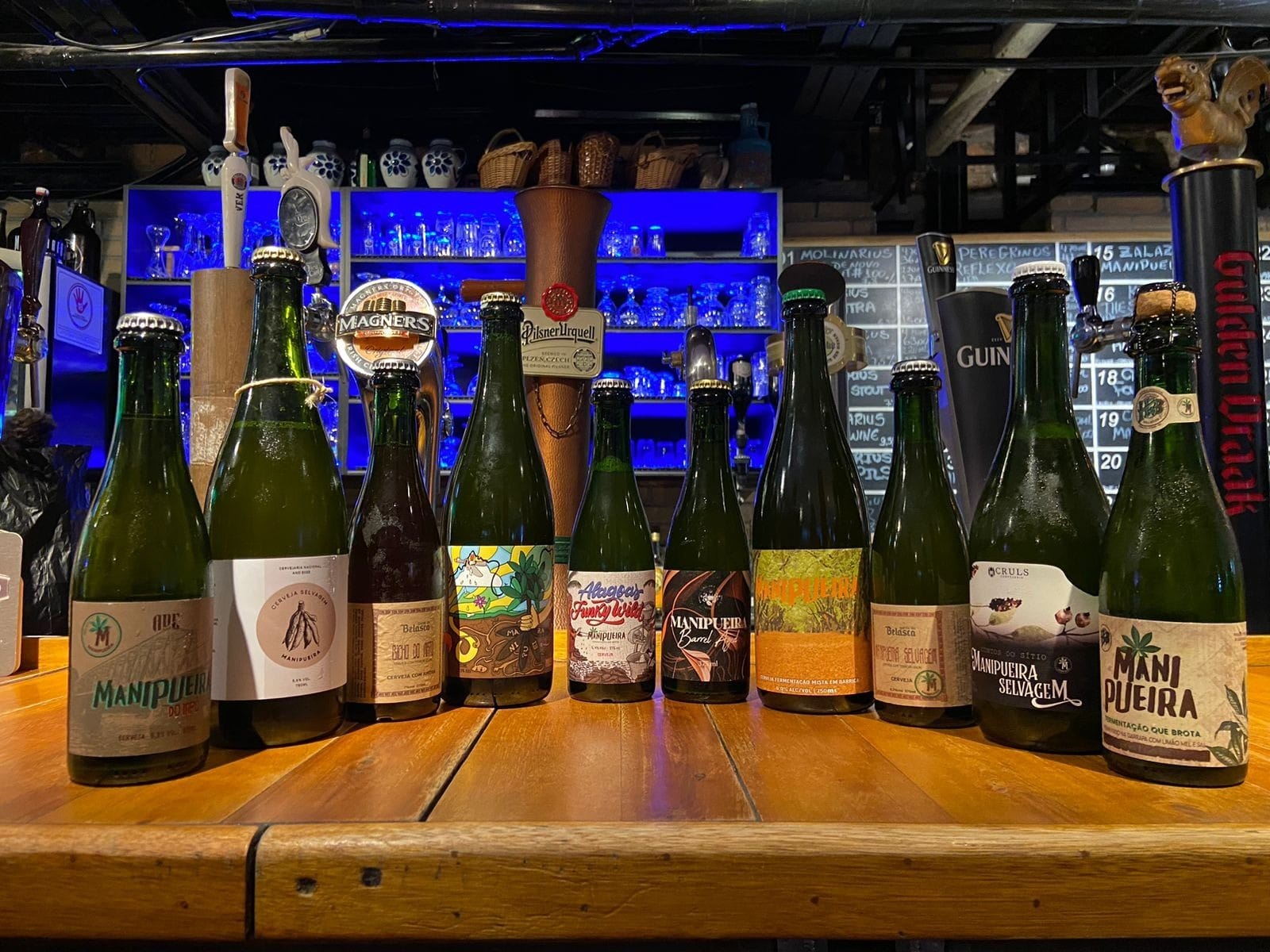 Cientistas querem criar cerveja brasileira com uso de derivado de mandioca