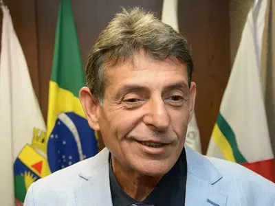 CNJ afasta juiz mineiro que bebeu e fumou em julgamento