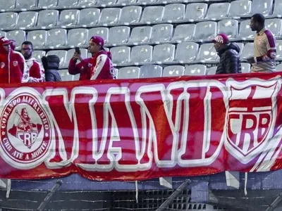 Com gol de ex-Flamengo, CRB vence o Avaí e encosta no G6 da Série B