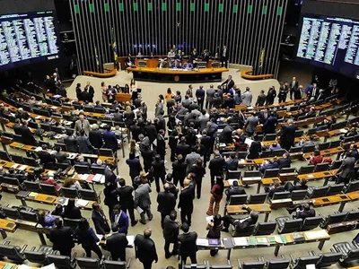Deputados e senadores se juntam para votação durante esforço concentrado
