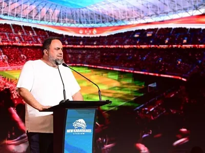 Evangelos Marinakis processa Crystal Palace por faixa de torcida em 2025
