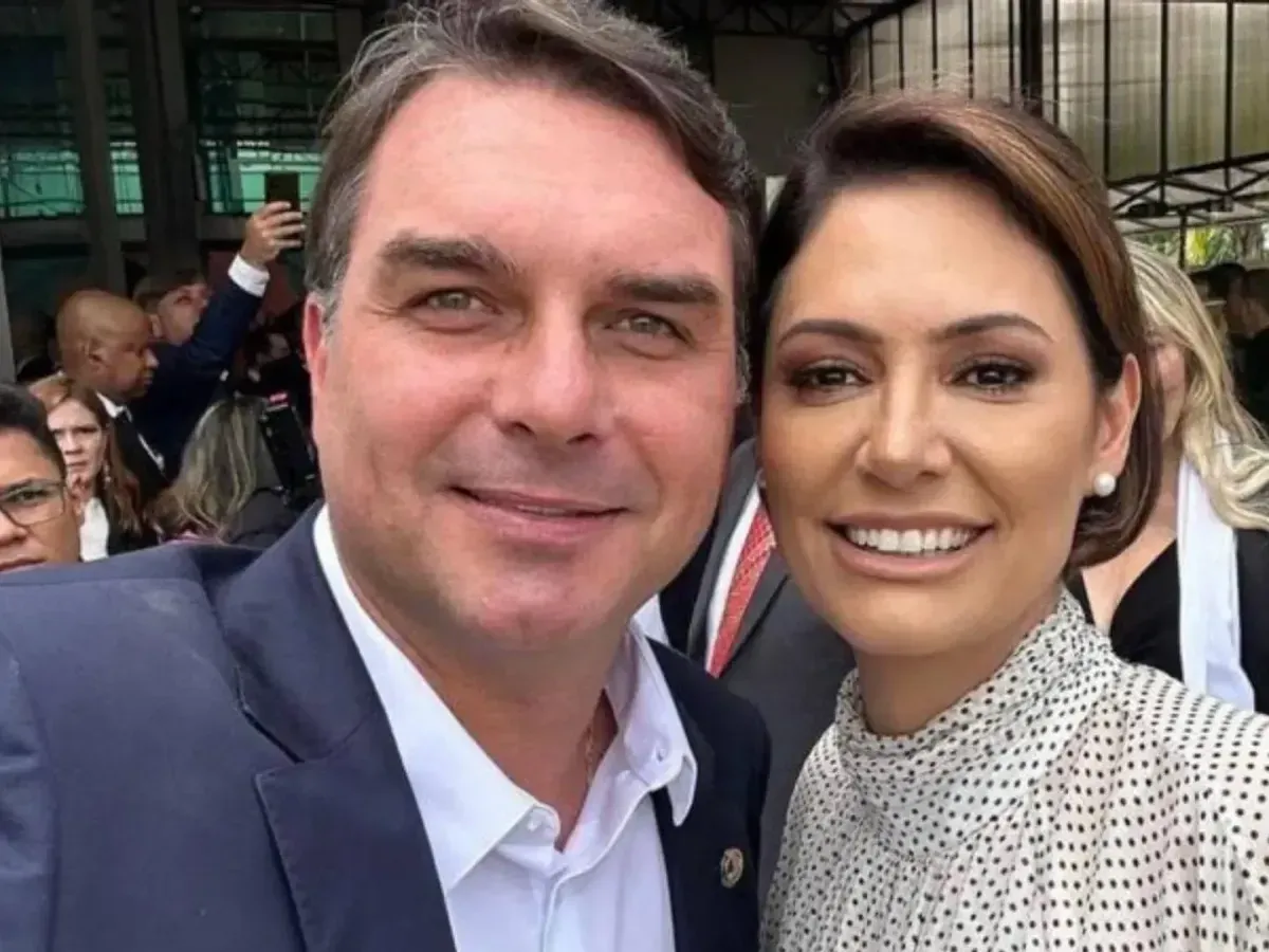 PL pede à Justiça que Michelle seja substituída no cuidado de Bolsonaro