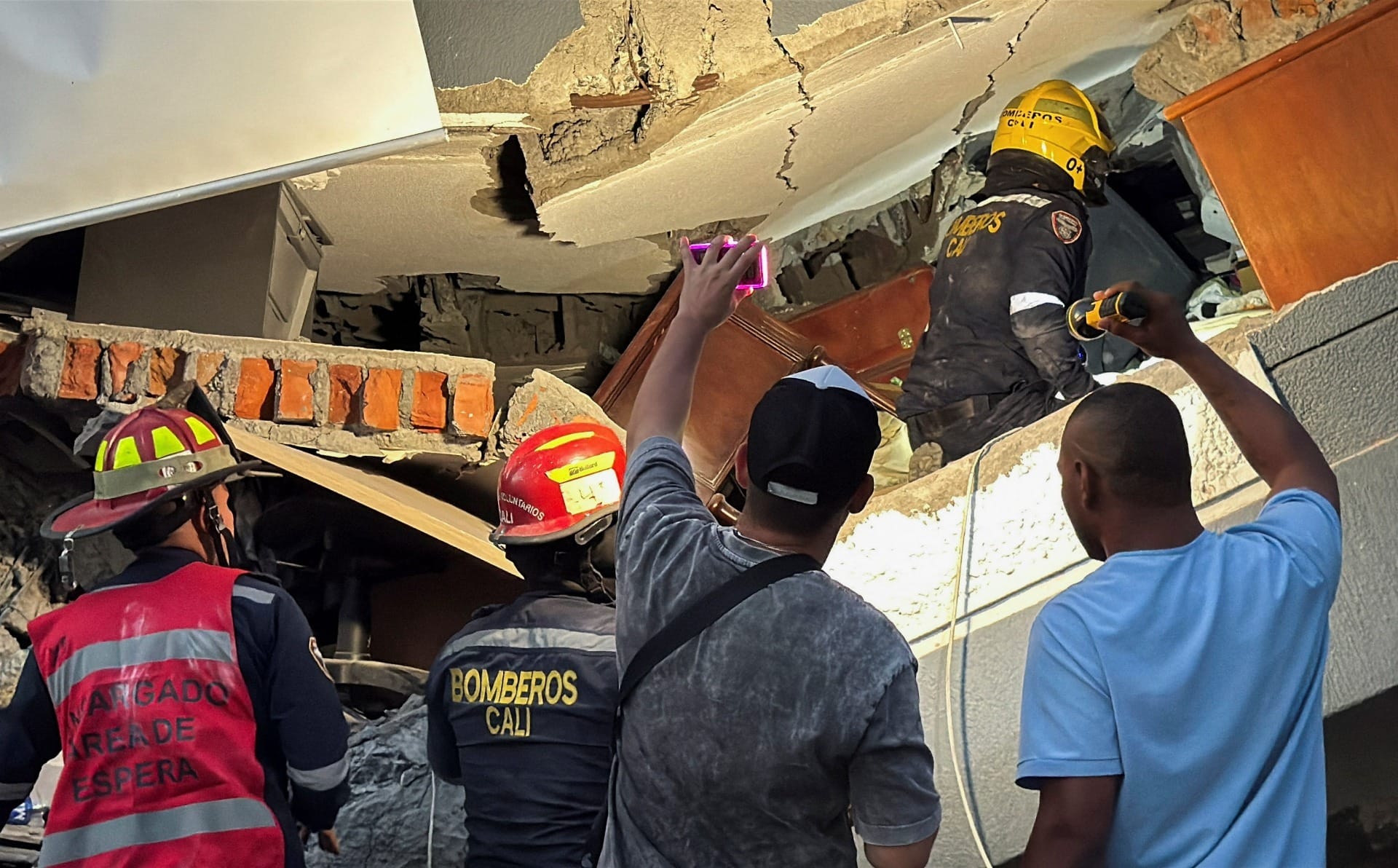 Colmbia descarta relao entre terremoto de 74 e tremor | Brasil | QTU - Notícias