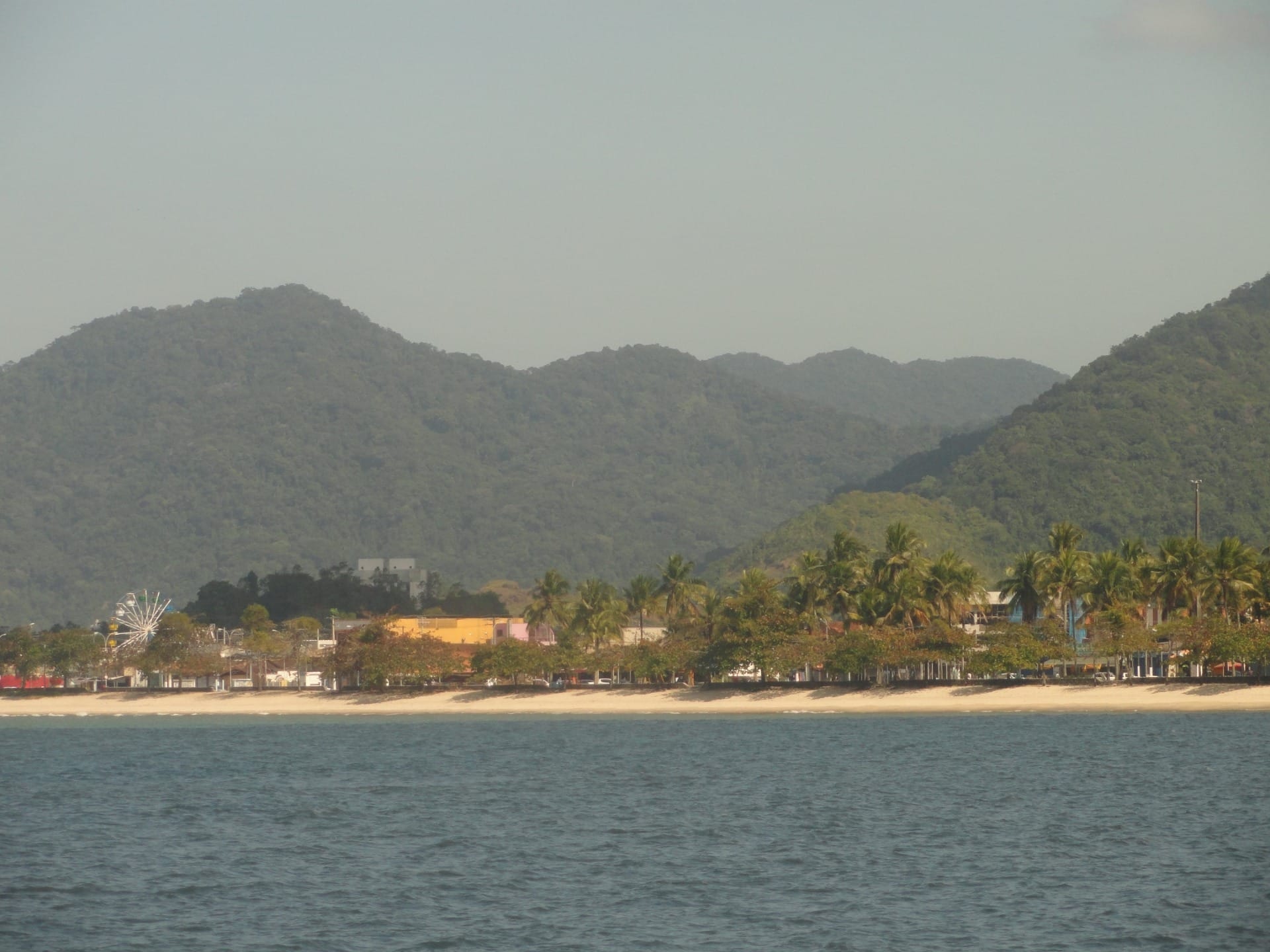 Homem é encontrado boiando e morre na Praia do Iperoig, em Ubatuba